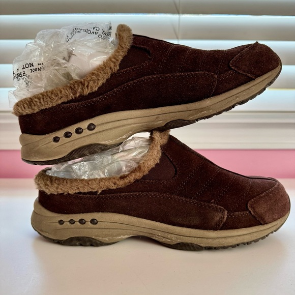 Brown and Tan Cozy Slippers with Plush Lining - Picture 5 of 9